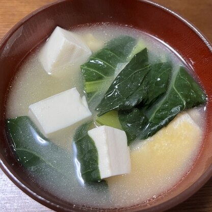 小松菜ですが(*^ω^*)
朝にお味噌汁を飲むと、元気出ますね！
素敵なレシピ、ありがとうございます♬